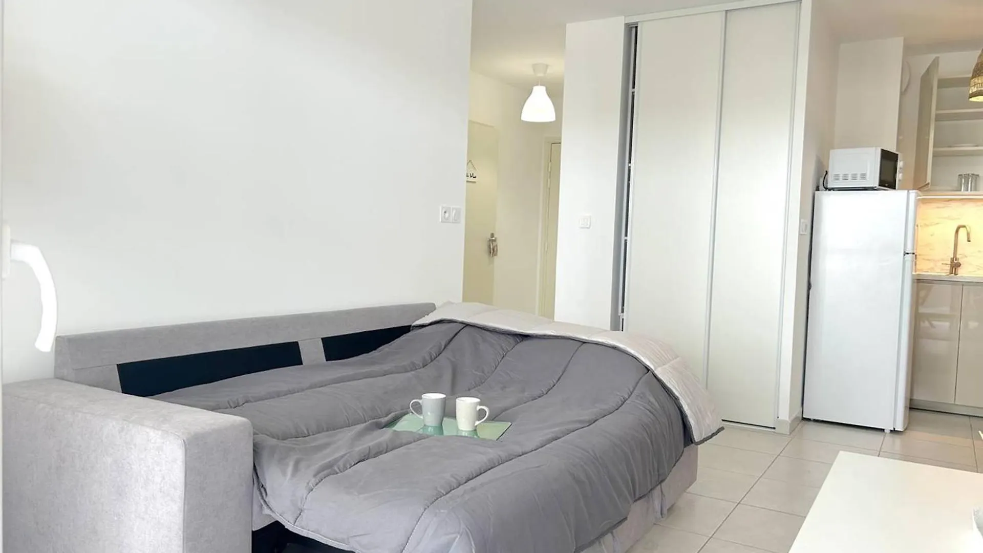 Appartement Moderne Avec Jardin Et Grande Terrasse, Proche Plage Et Commerces - Le Lavandou - Fr-1-251-835 0*,  France