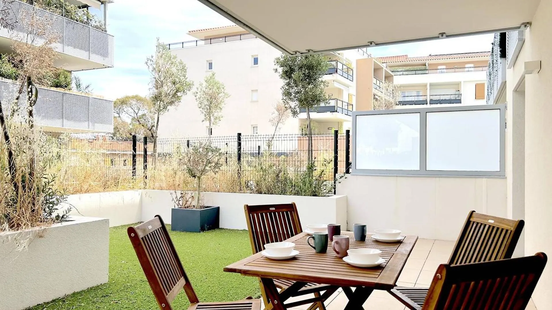 Appartement Moderne Avec Jardin Et Grande Terrasse, Proche Plage Et Commerces - Le Lavandou - Fr-1-251-835